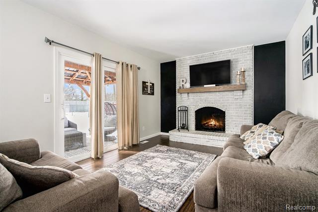 Builiding view sixteen for 43607 Ryegate, Canton, MI. 48187