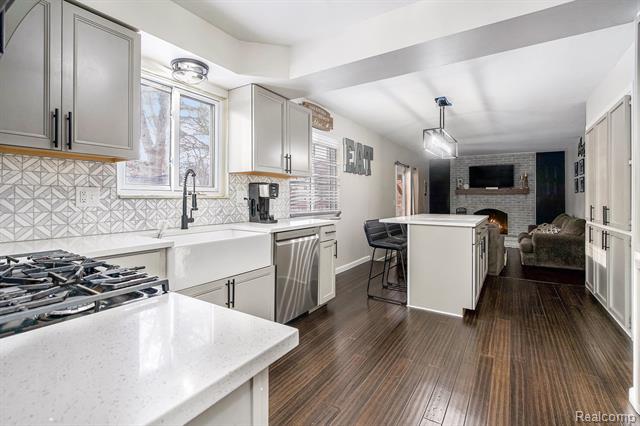 Builiding view twelve for 43607 Ryegate, Canton, MI. 48187