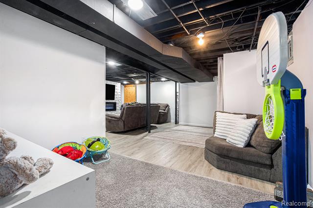 Builiding view twenty five for 43607 Ryegate, Canton, MI. 48187