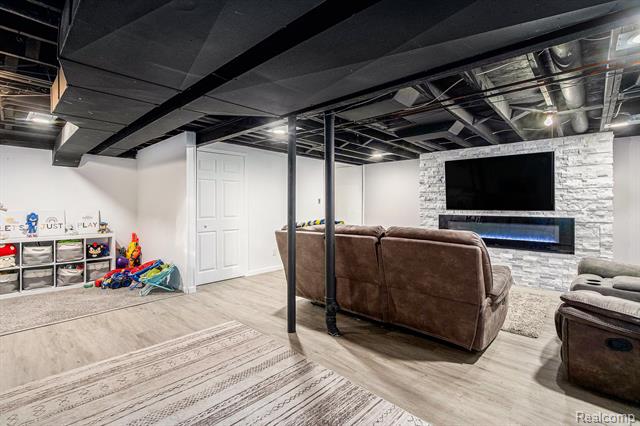 Builiding view twenty three for 43607 Ryegate, Canton, MI. 48187