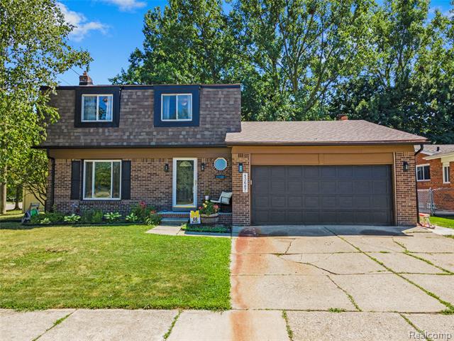 Builiding view two for 43607 Ryegate, Canton, MI. 48187