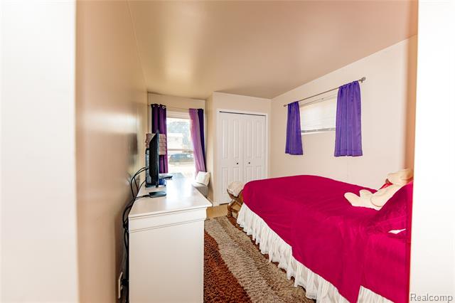 Builiding view eight for 25030 Thorndyke, Southfield, MI. 48033