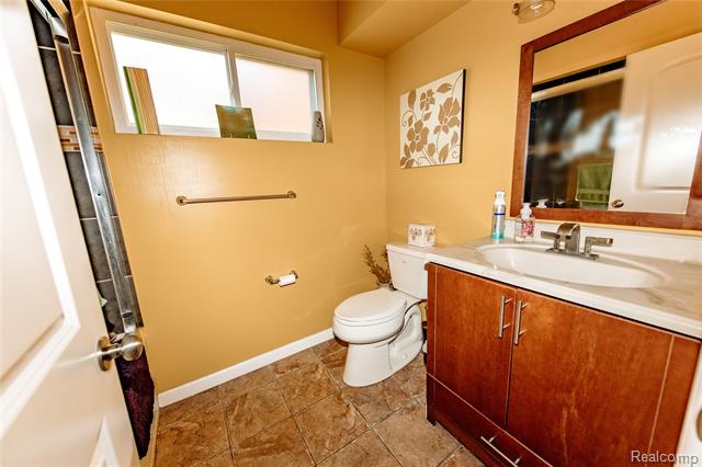 Builiding view nine for 25030 Thorndyke, Southfield, MI. 48033