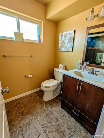 Builiding view ten for 25030 Thorndyke, Southfield, MI. 48033