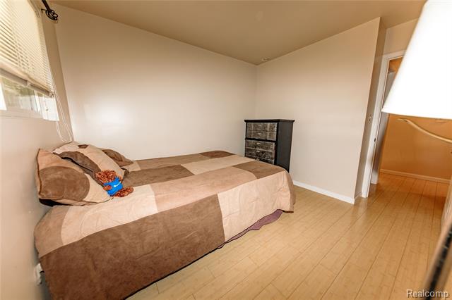 Builiding view thirteen for 25030 Thorndyke, Southfield, MI. 48033