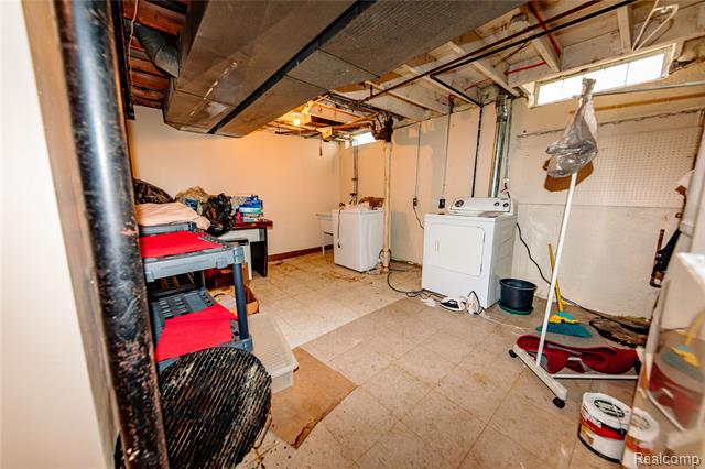 Builiding view thirty five for 25030 Thorndyke, Southfield, MI. 48033