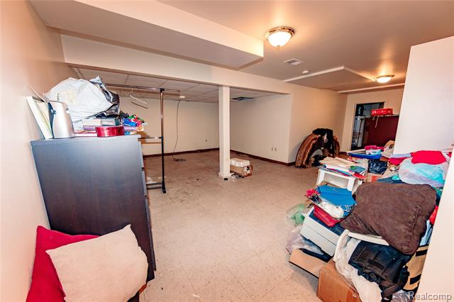 Builiding view thirty four for 25030 Thorndyke, Southfield, MI. 48033