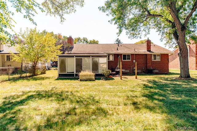 Builiding view thirty six for 25030 Thorndyke, Southfield, MI. 48033