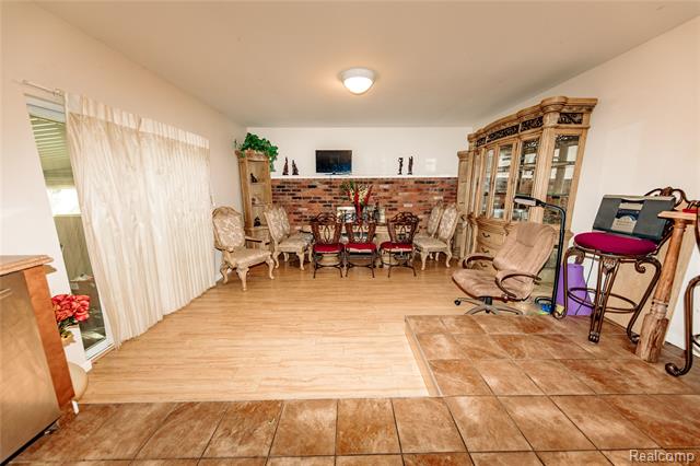 Builiding view twenty three for 25030 Thorndyke, Southfield, MI. 48033