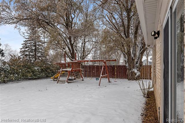 Builiding view thirty nine for 45377 Twining, Canton, MI. 48187