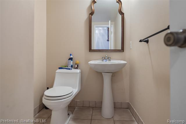 Builiding view twenty for 45377 Twining, Canton, MI. 48187