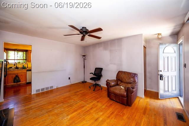 Builiding view nine for 7543 N Wildwood, Westland, MI. 48185