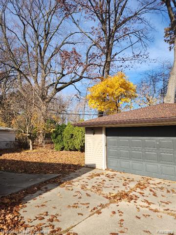 Builiding view five for 34014 Kennedy, Westland, MI. 48185