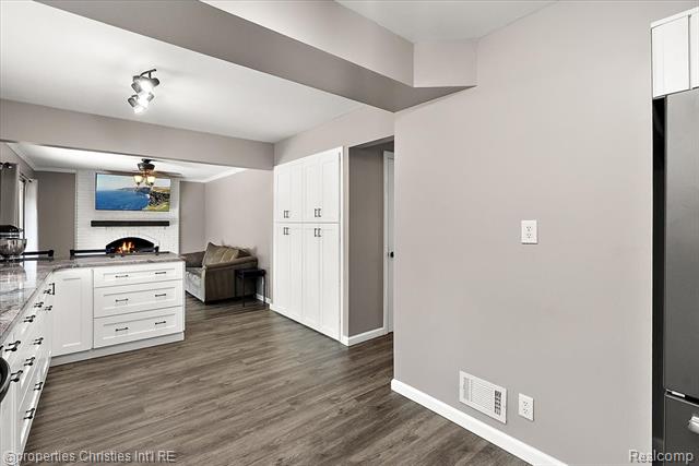Builiding view eighteen for 43848 Arlington, Canton, MI. 48187
