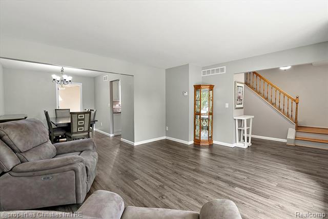 Builiding view seven for 43848 Arlington, Canton, MI. 48187