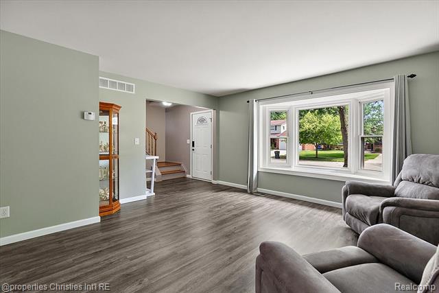 Builiding view six for 43848 Arlington, Canton, MI. 48187