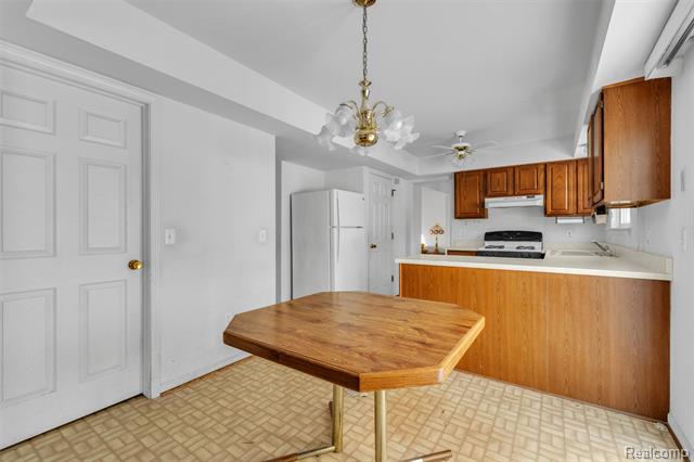 Builiding view eighteen for 33838 Whitewood, Westland, MI. 48185