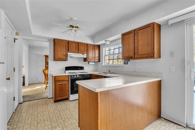 Builiding view eleven for 33838 Whitewood, Westland, MI. 48185