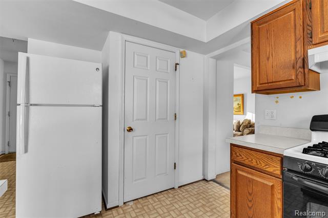 Builiding view fifteen for 33838 Whitewood, Westland, MI. 48185