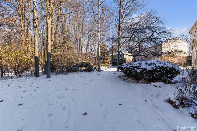 Builiding view forty one for 33838 Whitewood, Westland, MI. 48185