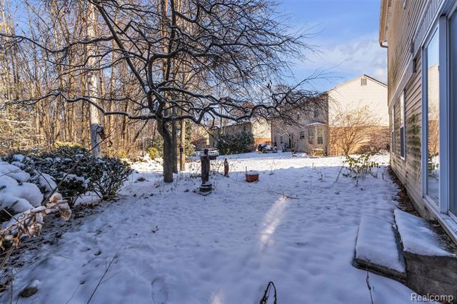 Builiding view forty three for 33838 Whitewood, Westland, MI. 48185