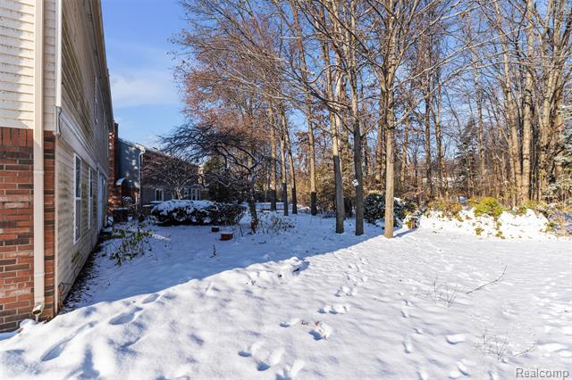 Builiding view forty for 33838 Whitewood, Westland, MI. 48185