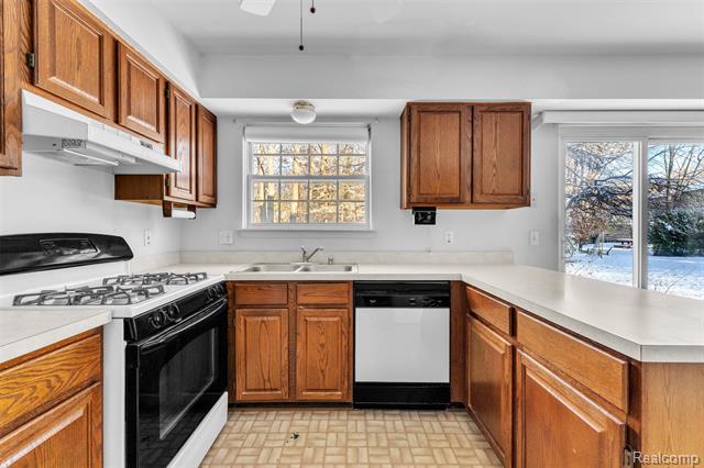 Builiding view fourteen for 33838 Whitewood, Westland, MI. 48185