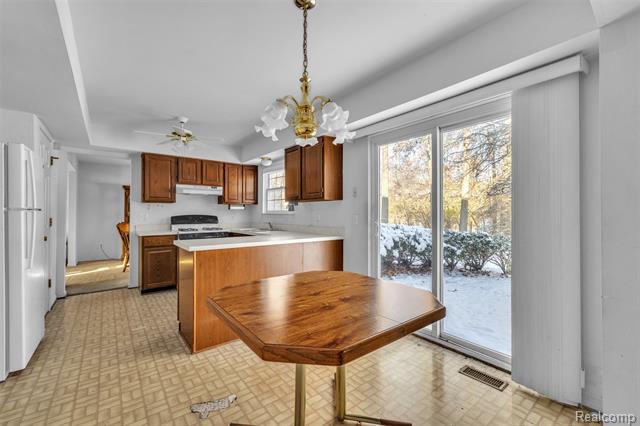 Builiding view seventeen for 33838 Whitewood, Westland, MI. 48185