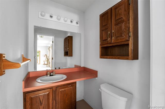 Builiding view twenty four for 33838 Whitewood, Westland, MI. 48185