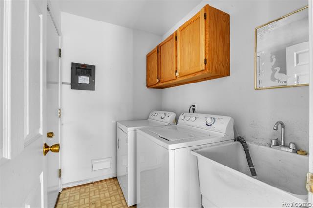 Builiding view twenty three for 33838 Whitewood, Westland, MI. 48185