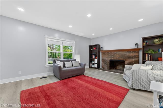 Builiding view fifteen for 43751 Oakbrook, Canton, MI. 48187