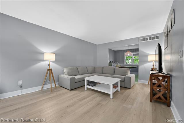 Builiding view six for 43751 Oakbrook, Canton, MI. 48187