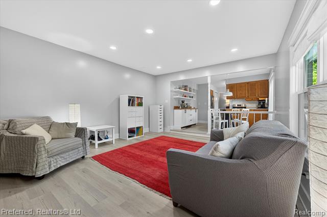 Builiding view sixteen for 43751 Oakbrook, Canton, MI. 48187