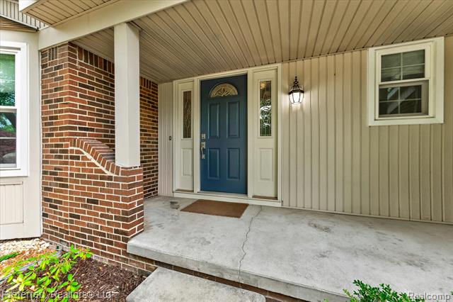 Builiding view three for 43751 Oakbrook, Canton, MI. 48187