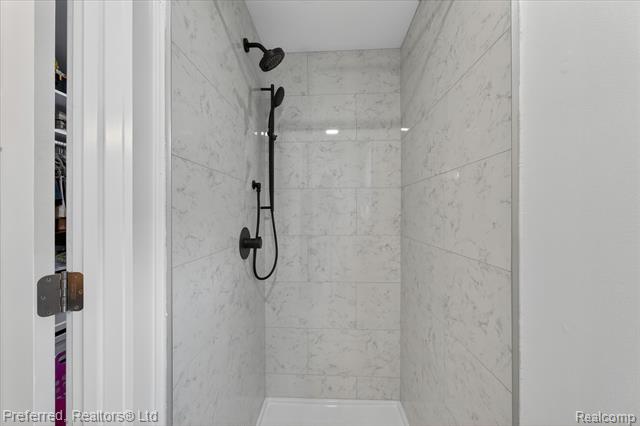 Builiding view twenty eight for 43751 Oakbrook, Canton, MI. 48187