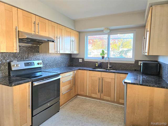 Builiding view seventeen for 7872 Ritz, Westland, MI. 48185