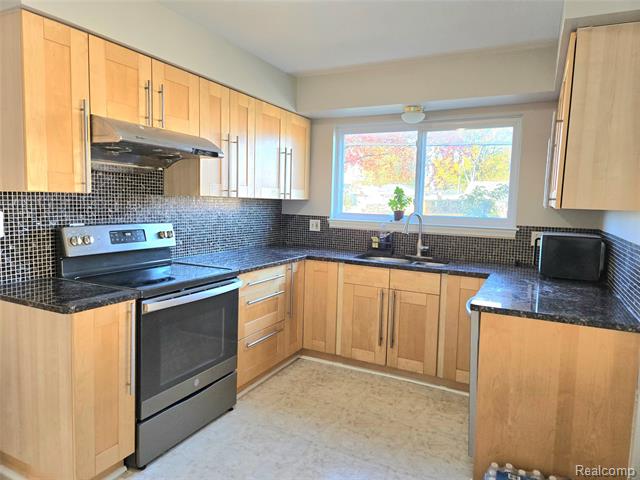 Builiding view sixteen for 7872 Ritz, Westland, MI. 48185