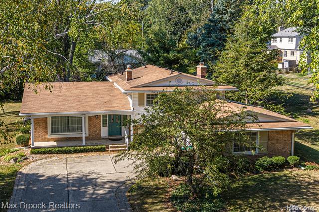 front view for 23751 Gill Rd, Farmington, Mi. 48335