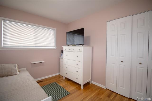 Builiding view nineteen for 8225 N Hubbard, Westland, MI. 48185