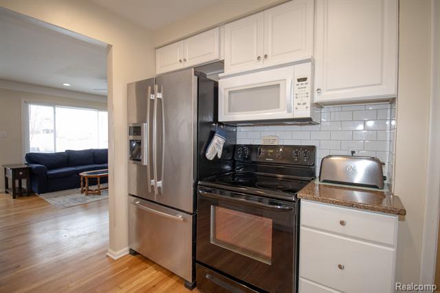 Builiding view thirteen for 8225 N Hubbard, Westland, MI. 48185