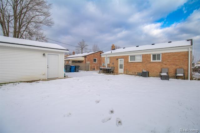 Builiding view thirty five for 8225 N Hubbard, Westland, MI. 48185