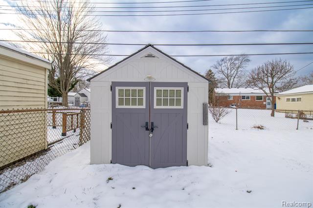 Builiding view thirty four for 8225 N Hubbard, Westland, MI. 48185