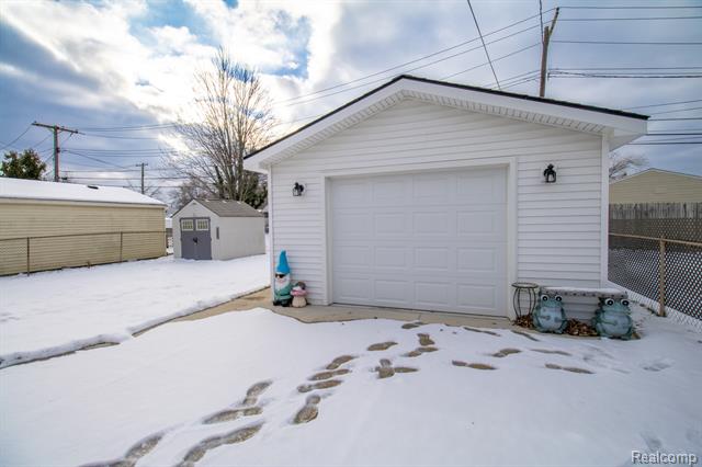 Builiding view thirty one for 8225 N Hubbard, Westland, MI. 48185