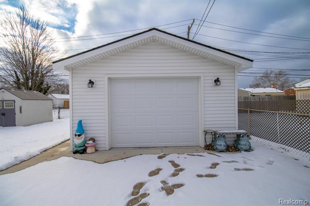 Builiding view thirty for 8225 N Hubbard, Westland, MI. 48185