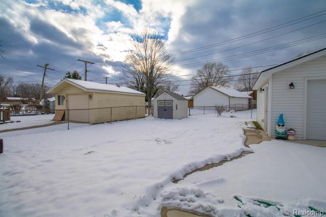 Builiding view twenty nine for 8225 N Hubbard, Westland, MI. 48185