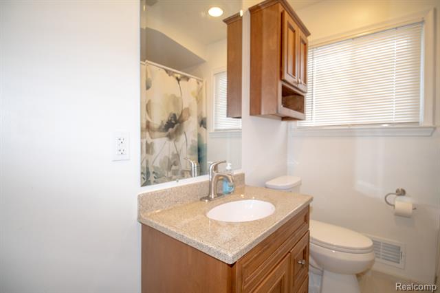 Builiding view twenty one for 8225 N Hubbard, Westland, MI. 48185