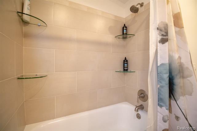 Builiding view twenty three for 8225 N Hubbard, Westland, MI. 48185