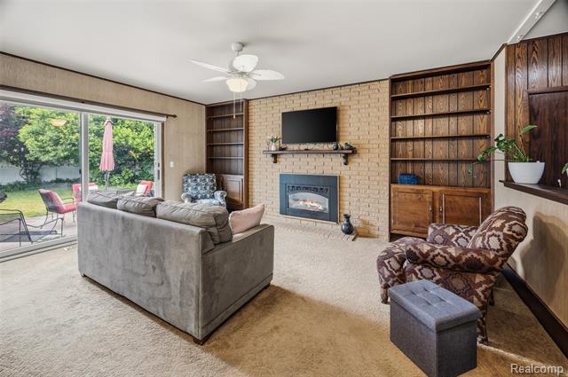 Builiding view fifteen for 38750 Grandon, Livonia, MI. 48150