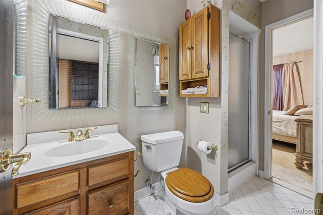 Builiding view twenty five for 38750 Grandon, Livonia, MI. 48150