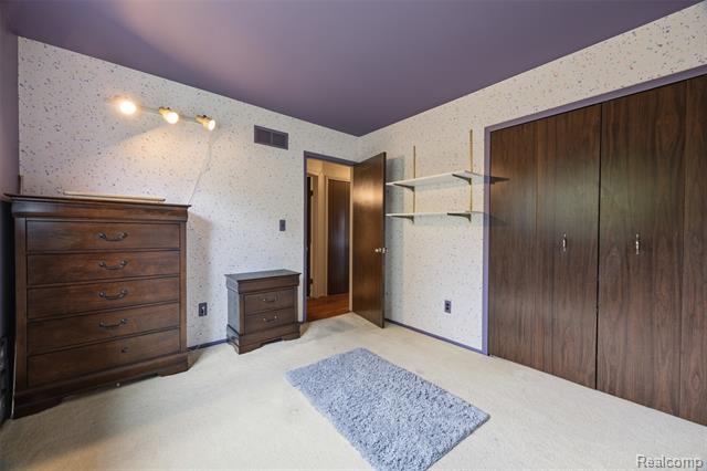Builiding view twenty one for 38750 Grandon, Livonia, MI. 48150